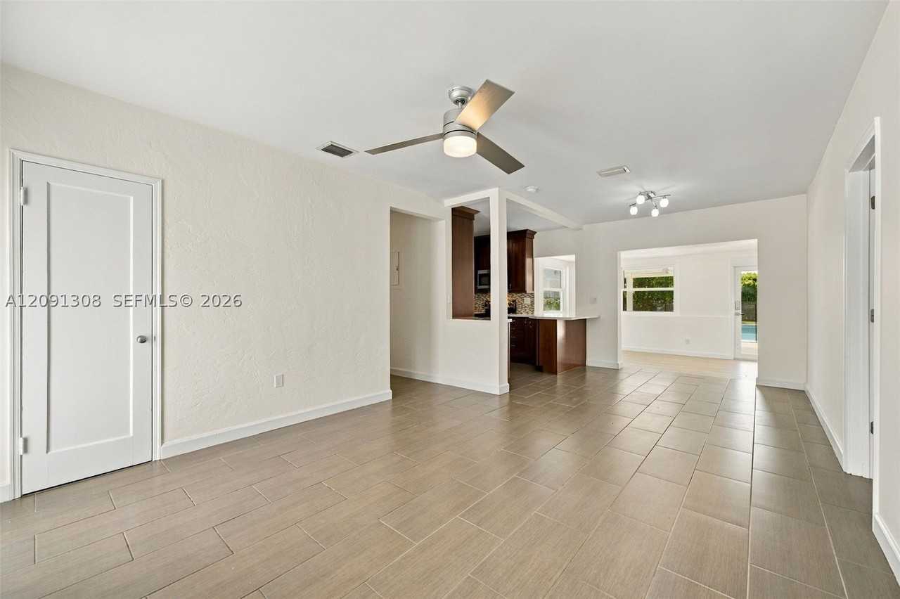 7120 Sw 58th St - Photo 7 of 44