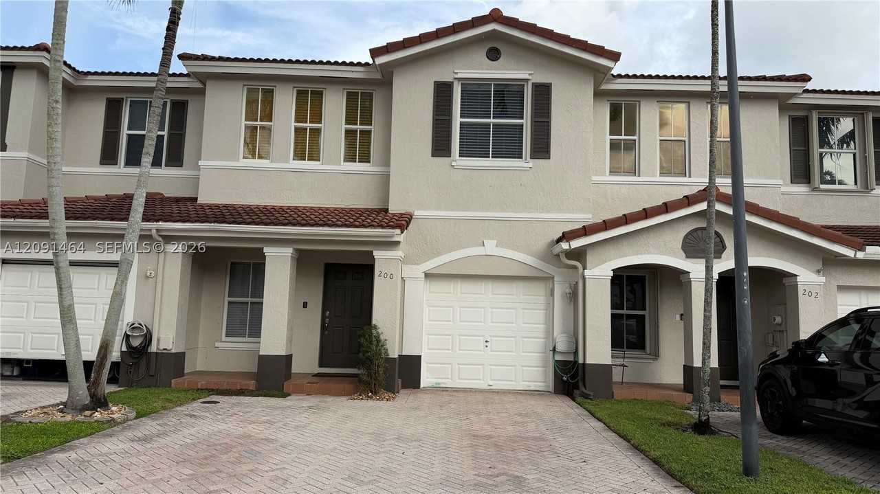 200 Riverwalk Cir - Photo 4 of 50