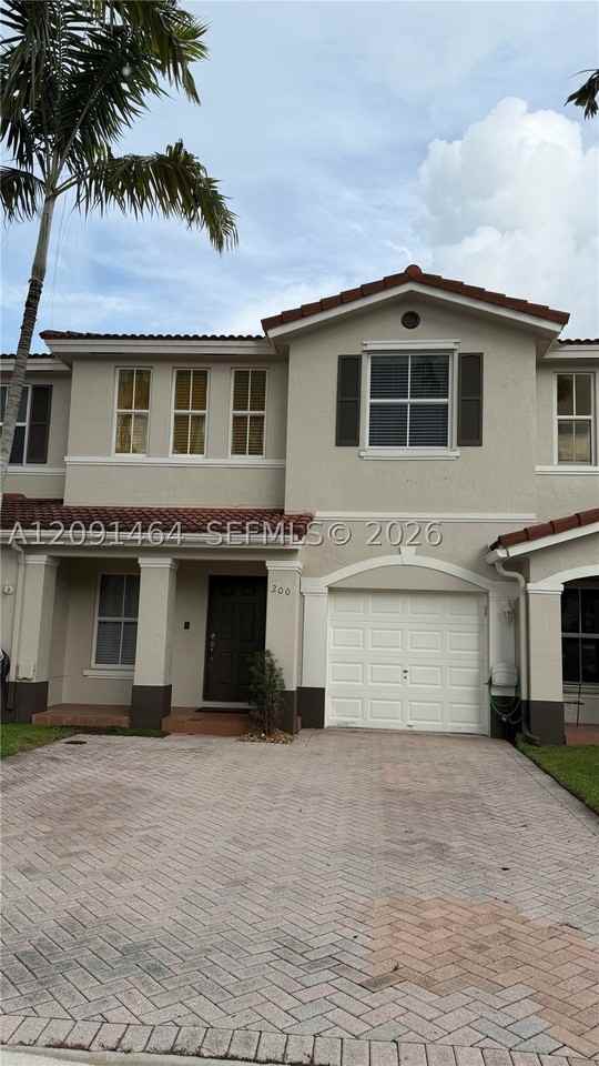 200 Riverwalk Cir - Photo 5 of 50