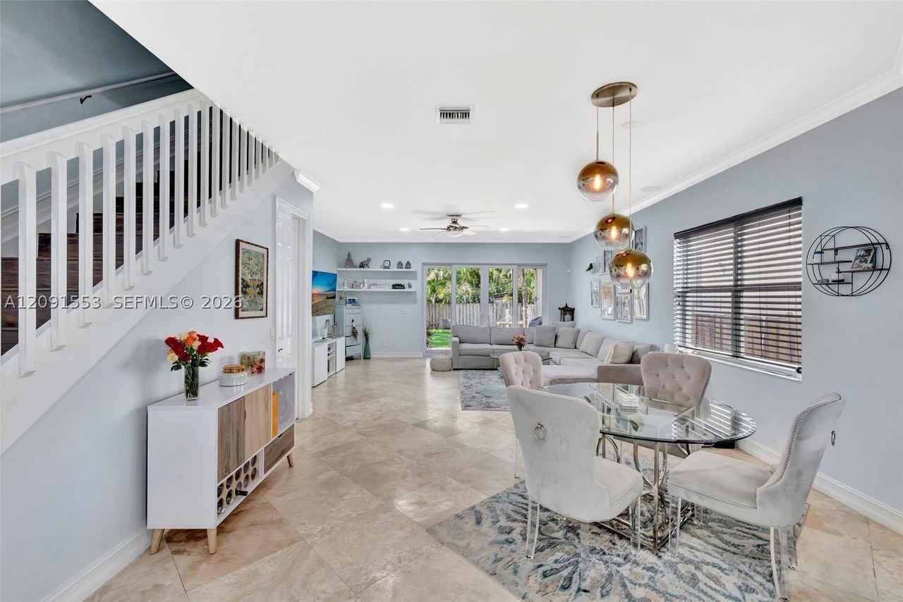 853 Sw 11th Ct - Photo 6 of 50