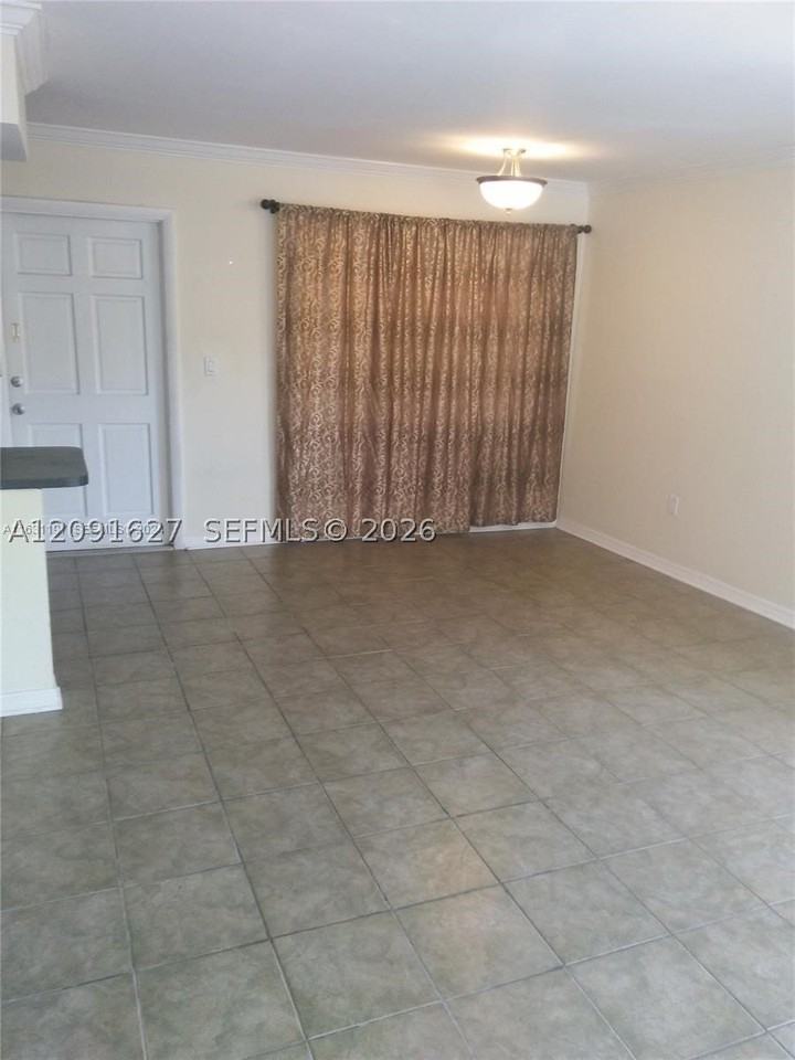 1919 Plunkett St #7 - Photo 3 of 5