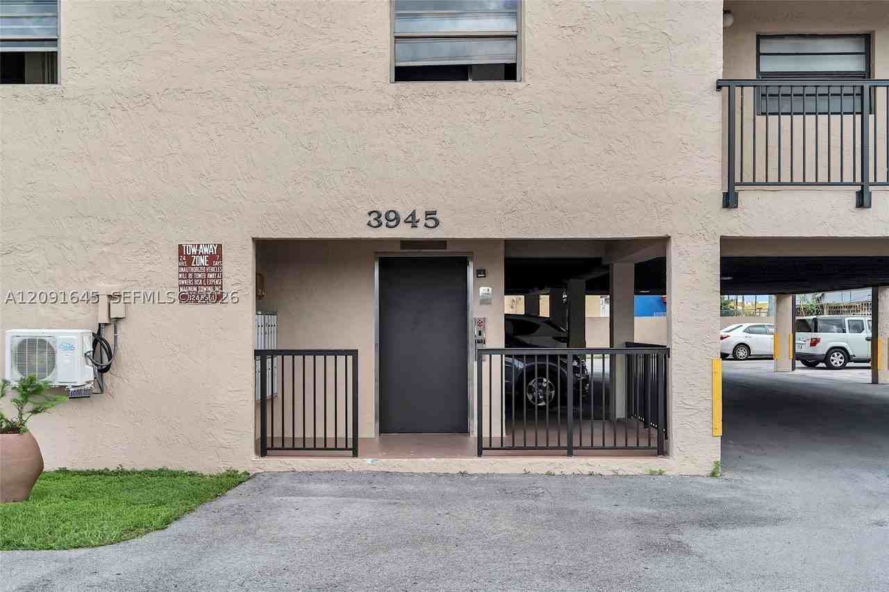 3945 Sw 89th Ave #203 - Photo 2 of 37