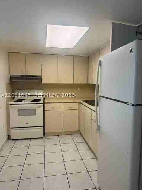 3945 Sw 89th Ave #203 - Photo 5 of 37