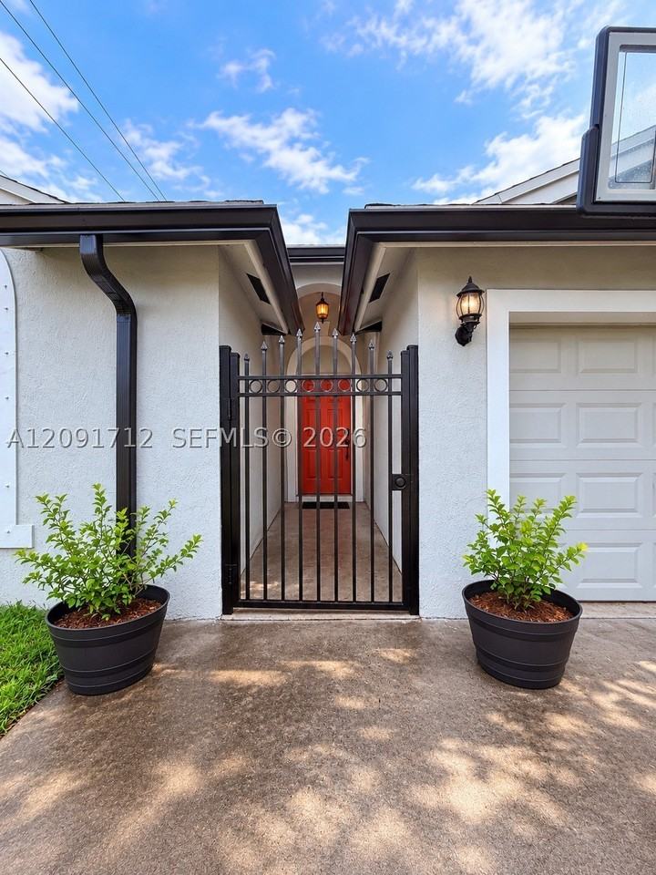 901 Nw 1st Ave - Photo 7 of 25