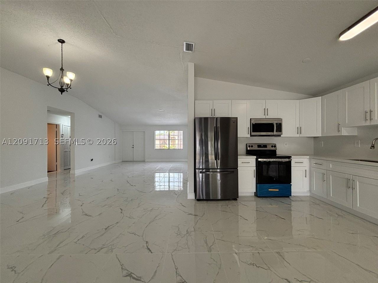 12810 Nw 6th Ln - Photo 7 of 28