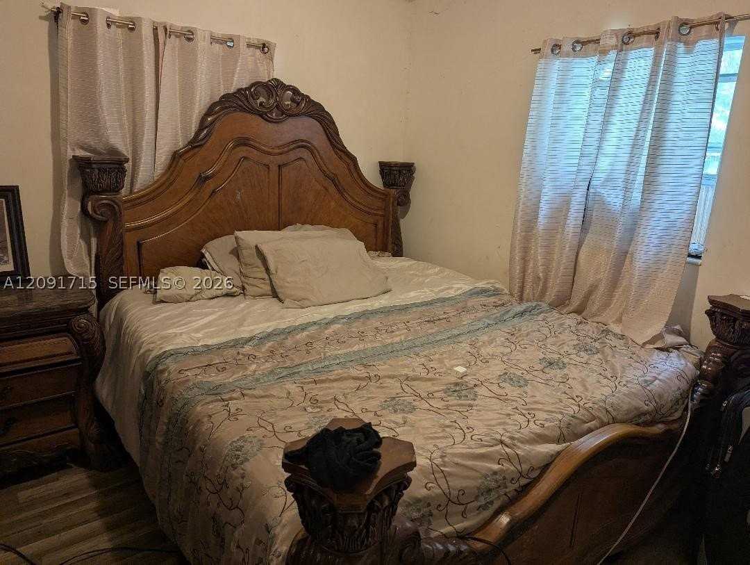 1130 Ne 201st Ter #B - Photo 2 of 12