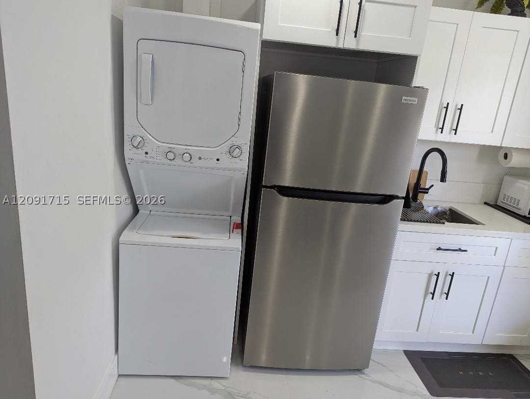 1130 Ne 201st Ter #B - Photo 5 of 12