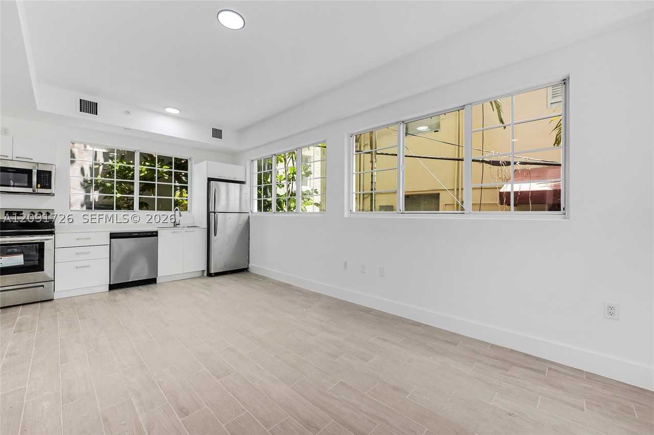 1519 Pennsylvania Ave #10 - Photo 4 of 17