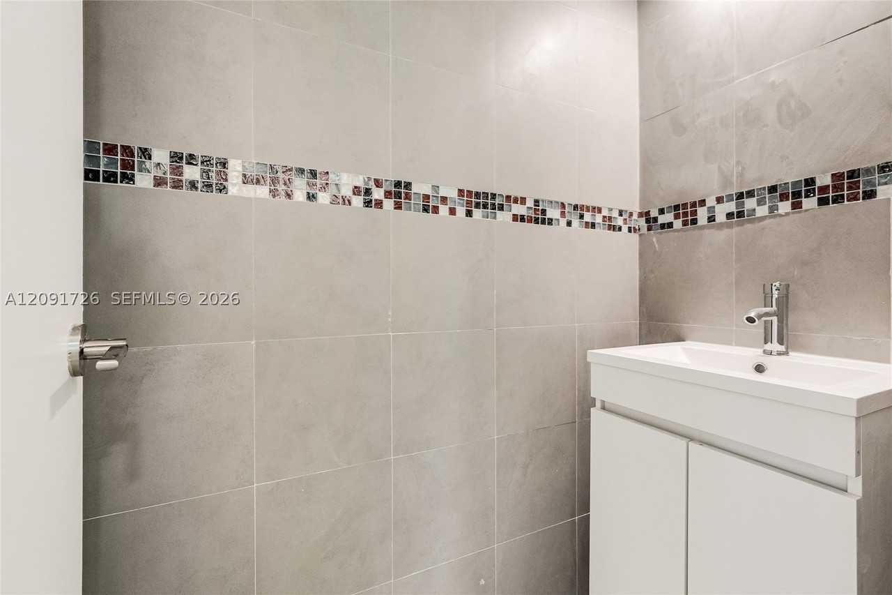1519 Pennsylvania Ave #10 - Photo 6 of 17