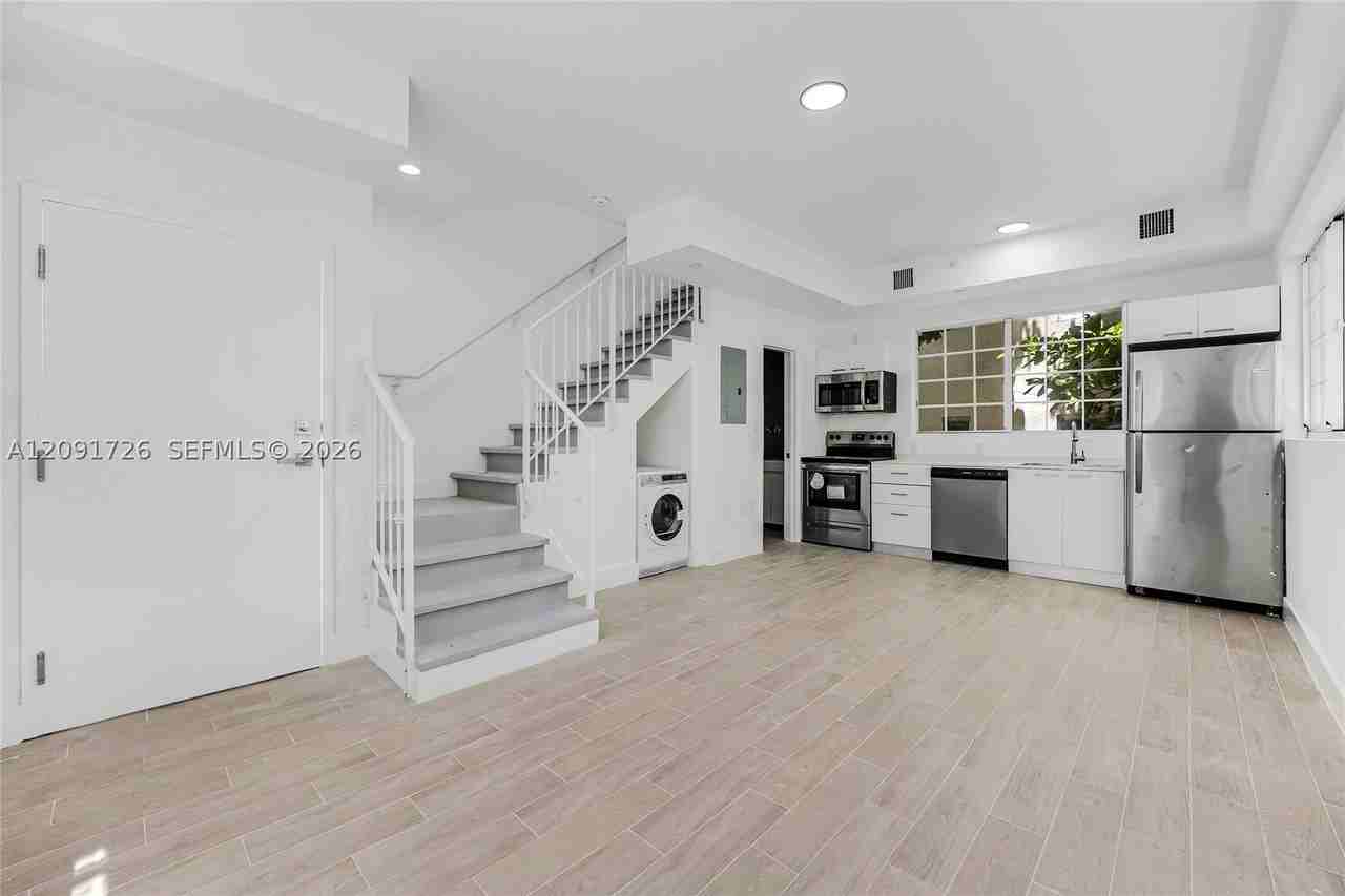 1519 Pennsylvania Ave #10 - Photo 7 of 17