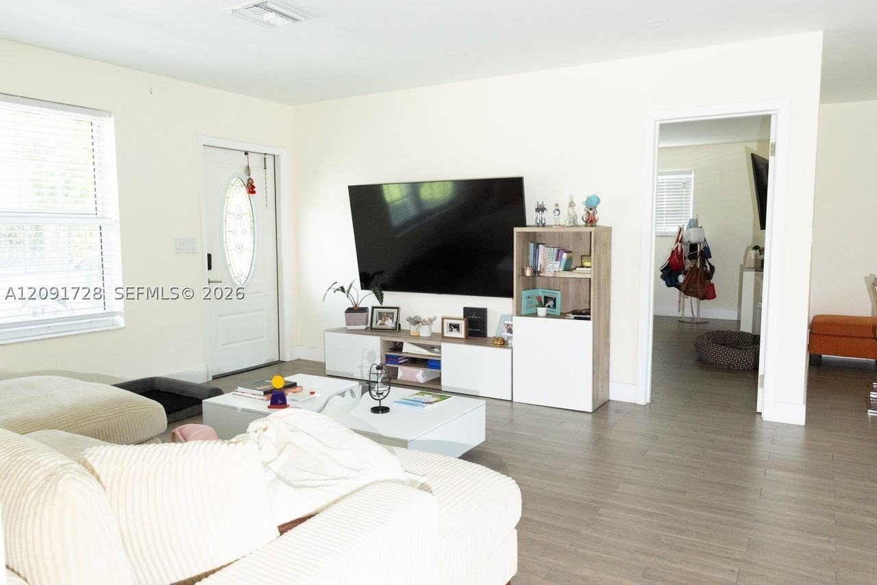 1320 Arthur St #1320 - Photo 3 of 39