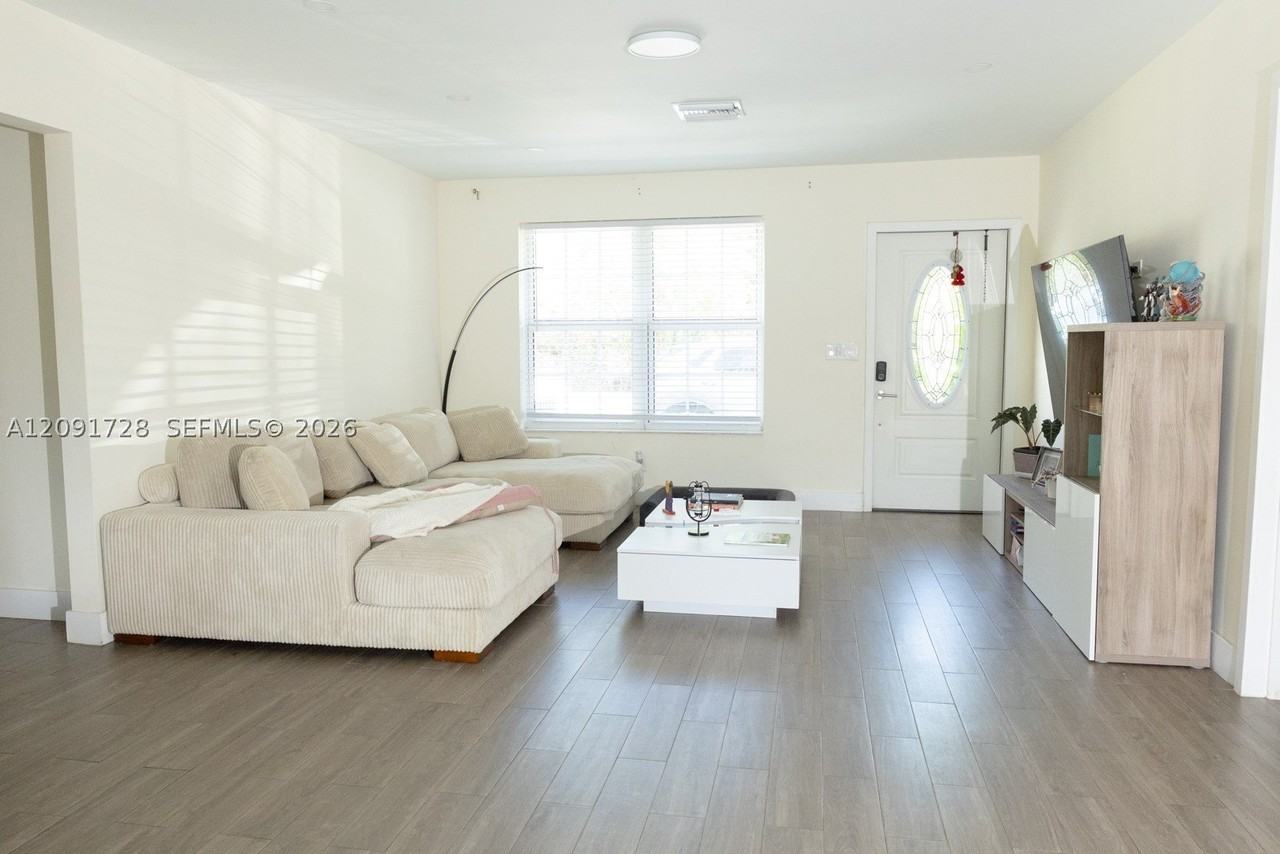 1320 Arthur St #1320 - Photo 4 of 39