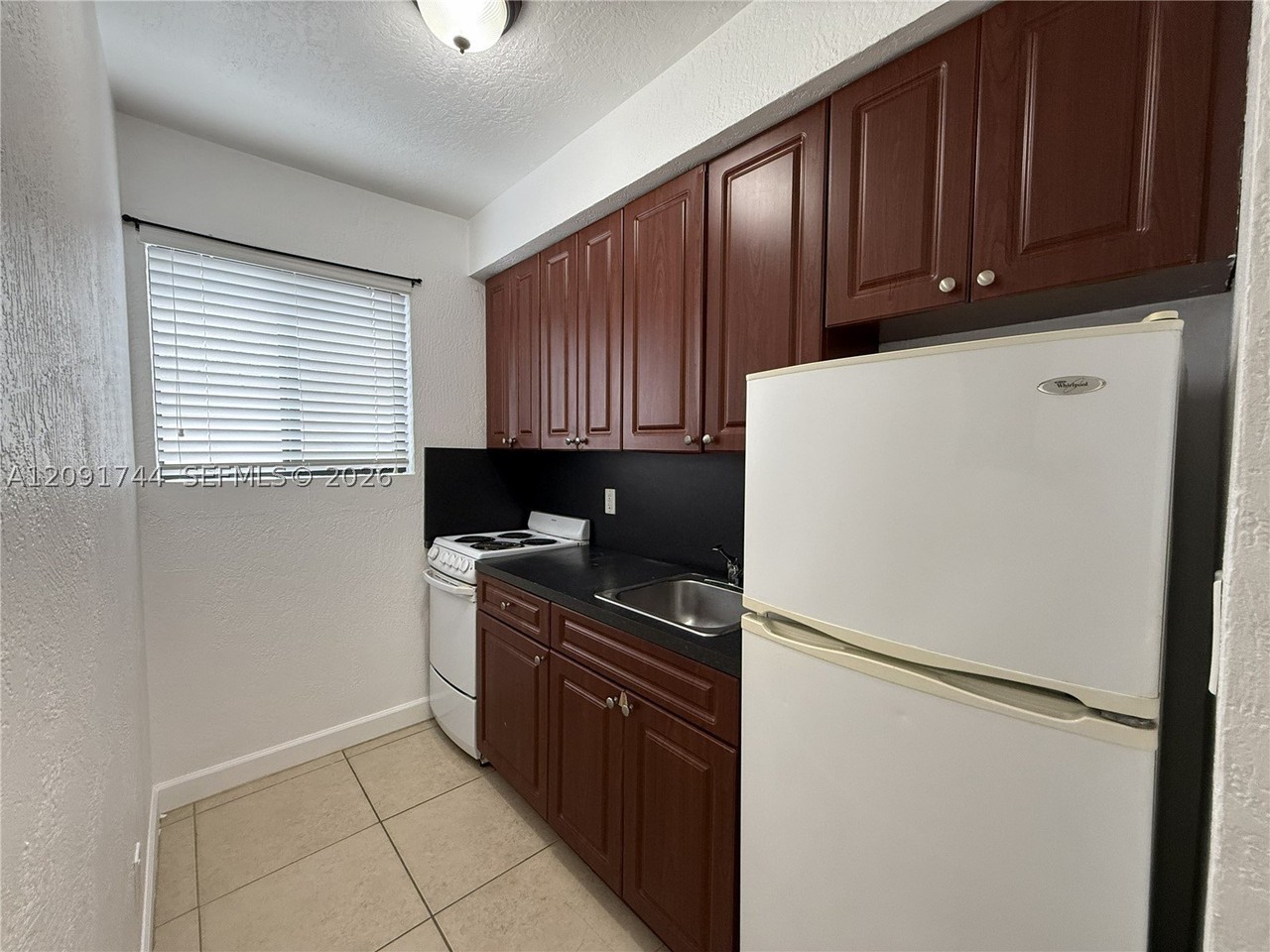 421 Sw 6th St #7 - Photo 4 of 8