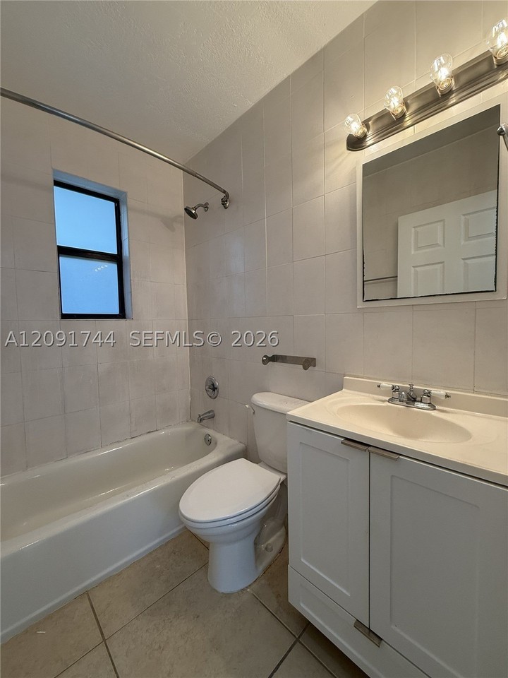 421 Sw 6th St #7 - Photo 5 of 8