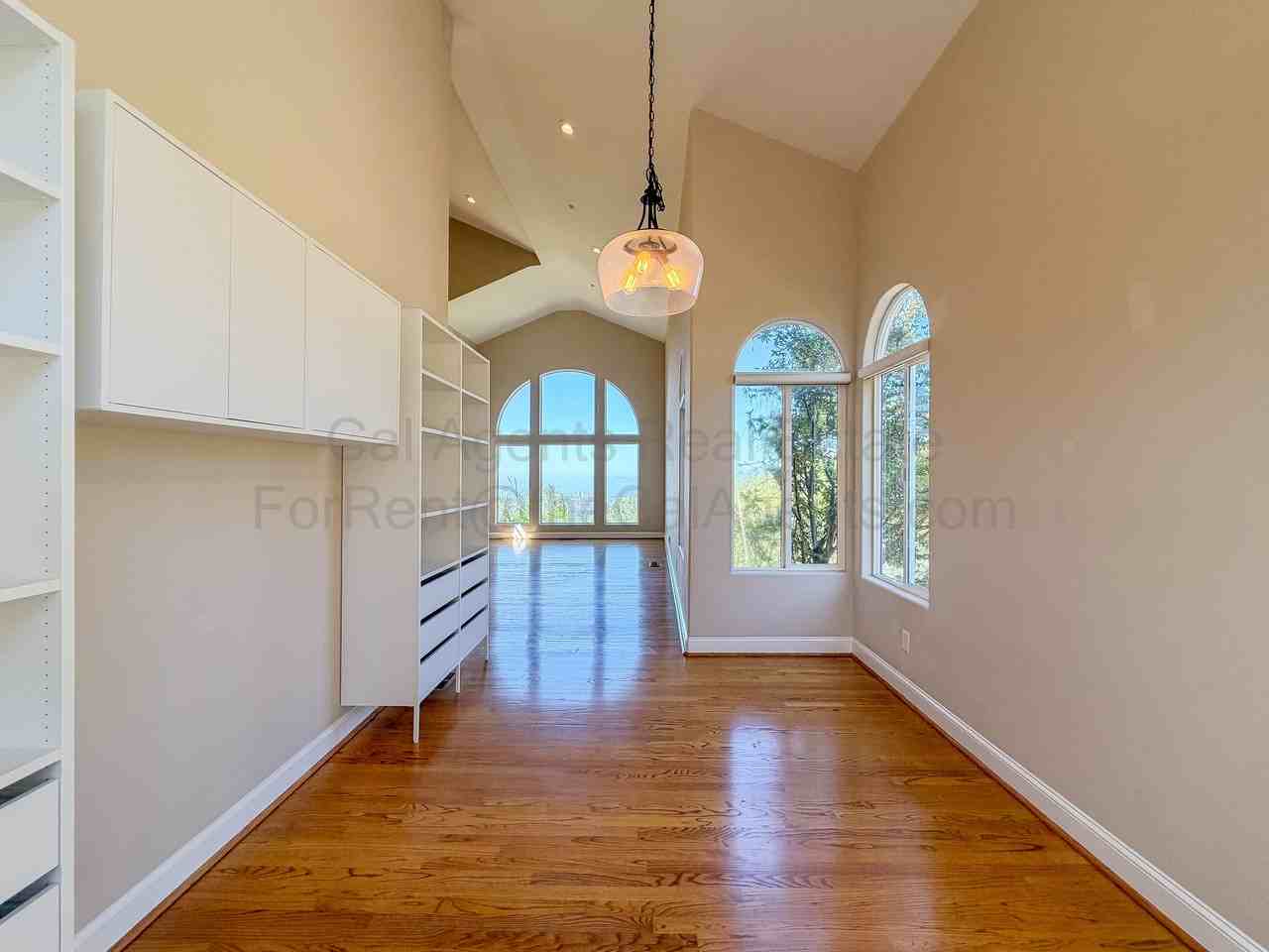 6053 Skyline Blvd #1 - Photo 7 of 38