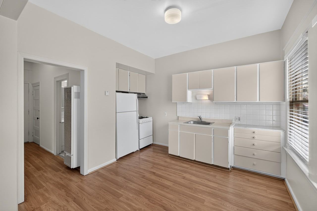 395 Chestnut St - Photo 3 of 10