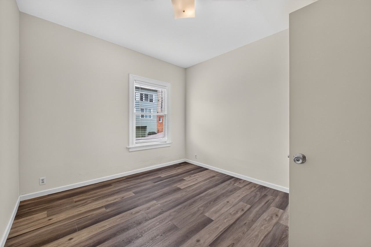 395 Chestnut St - Photo 7 of 10