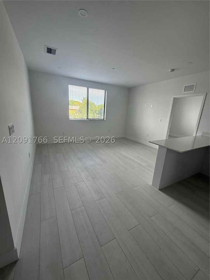 1091 E 17th St #403 - Photo 2 of 25