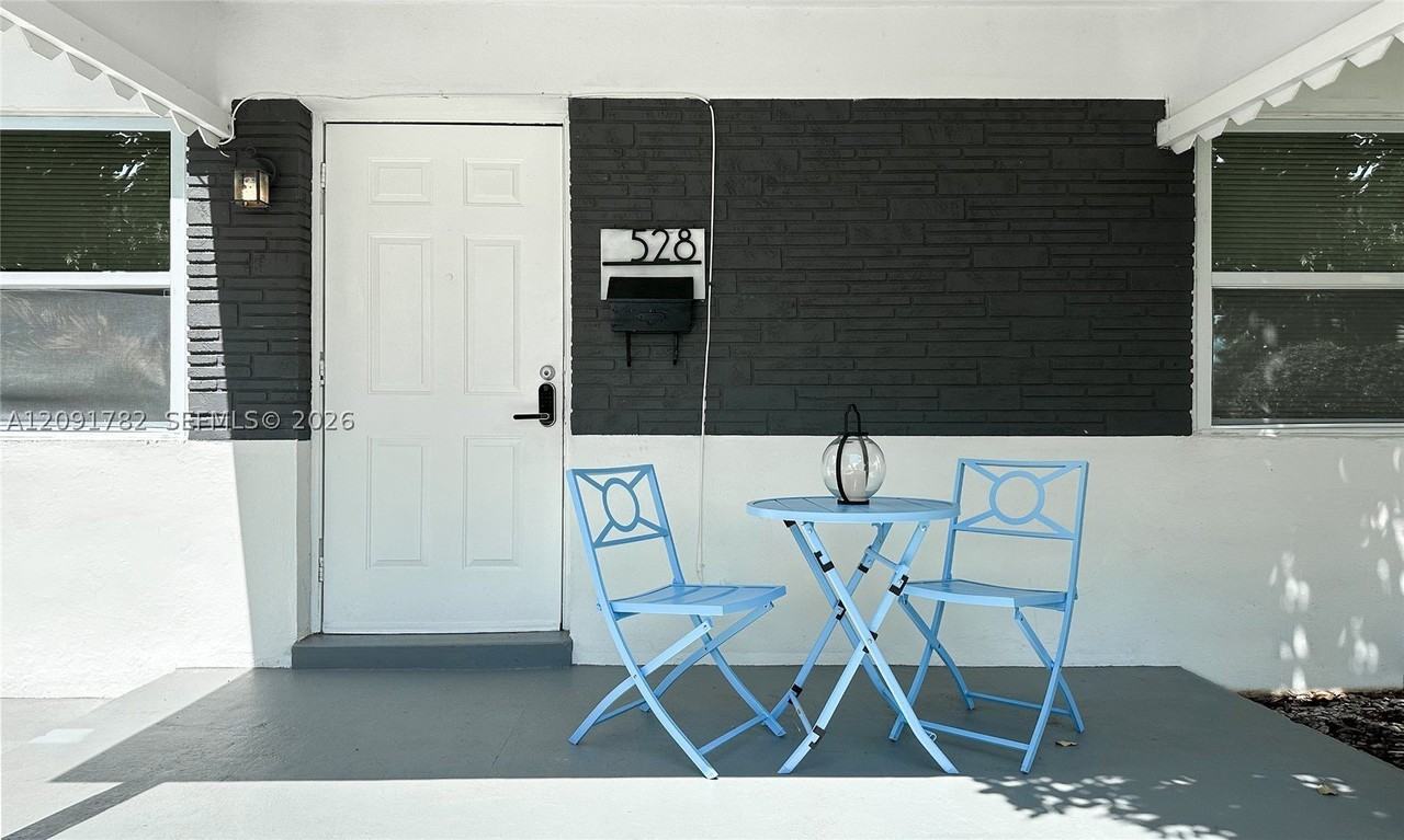 528 Sw 4th Ave #A - Photo 3 of 42