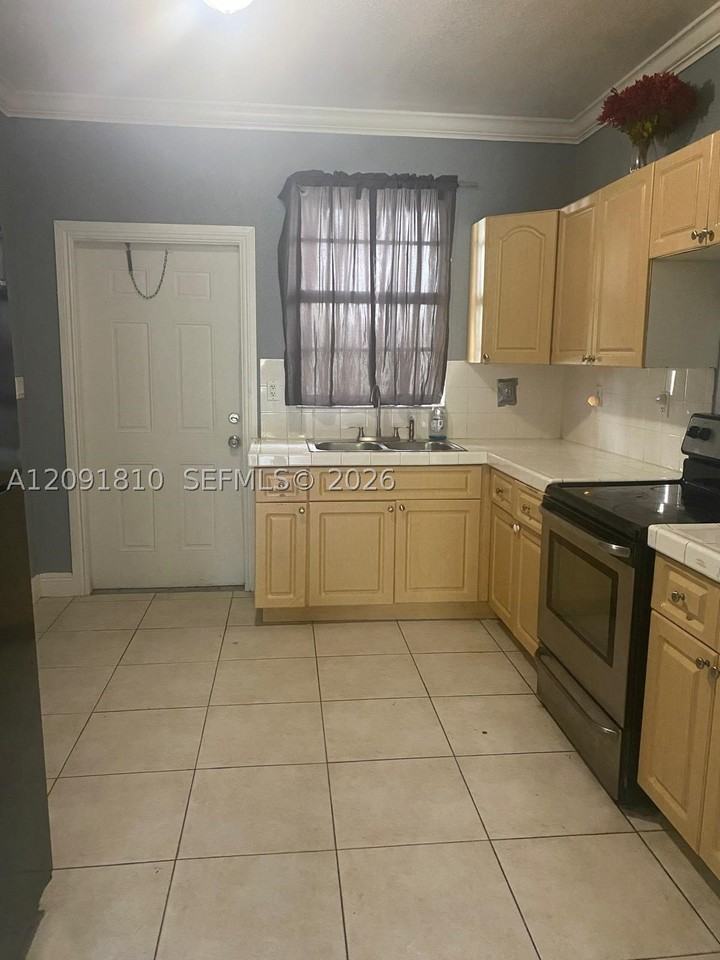 9752 Nw 26th Ave #9752 - Photo 2 of 14