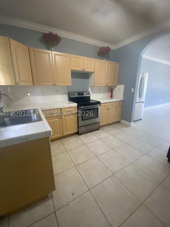 9752 Nw 26th Ave #9752 - Photo 3 of 14