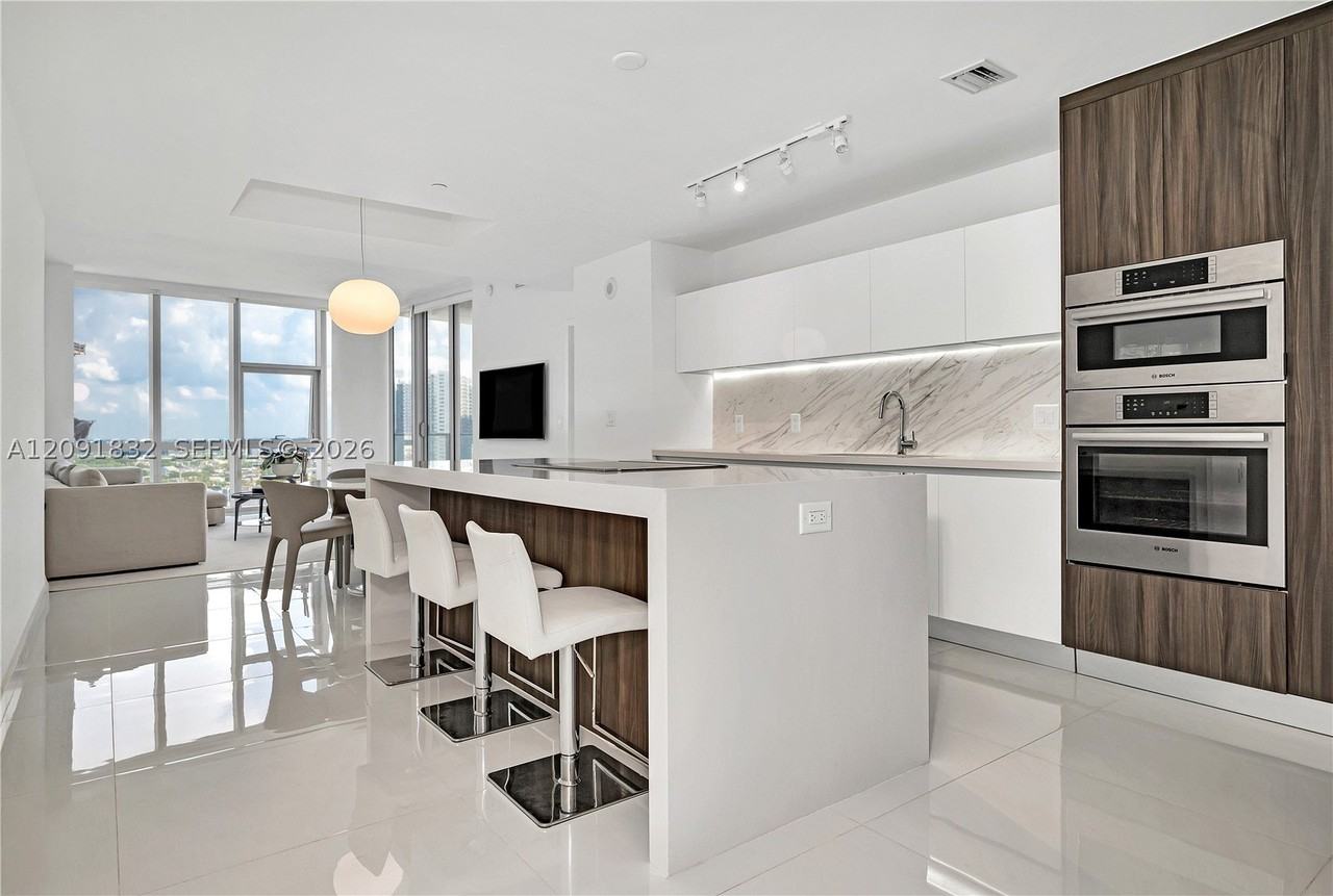 851 Ne 1st Ave #1701 - Photo 3 of 44