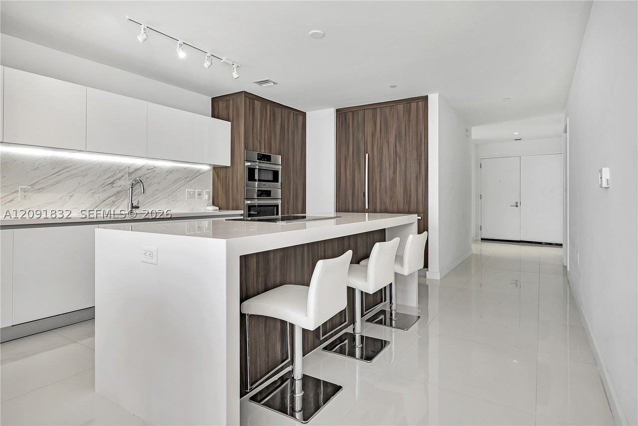 851 Ne 1st Ave #1701 - Photo 4 of 44