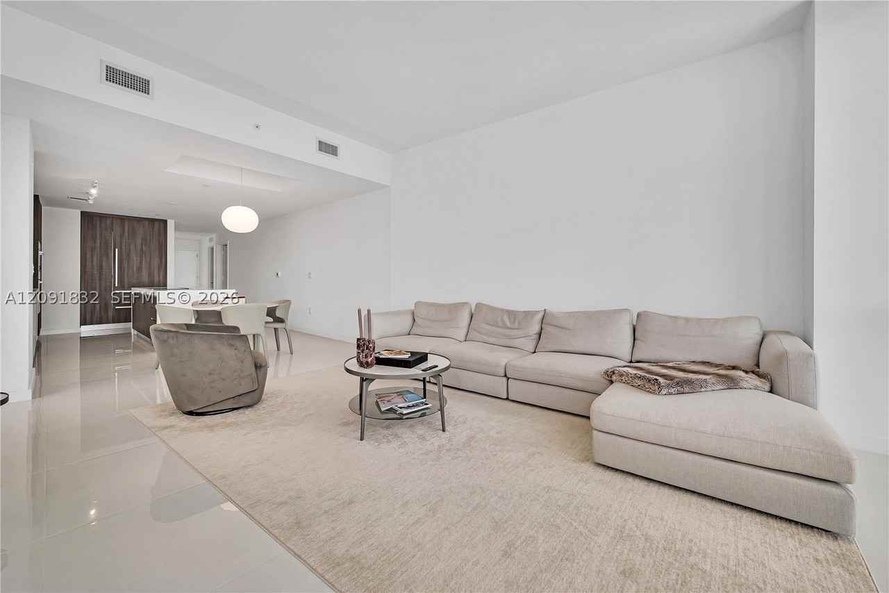 851 Ne 1st Ave #1701 - Photo 7 of 44