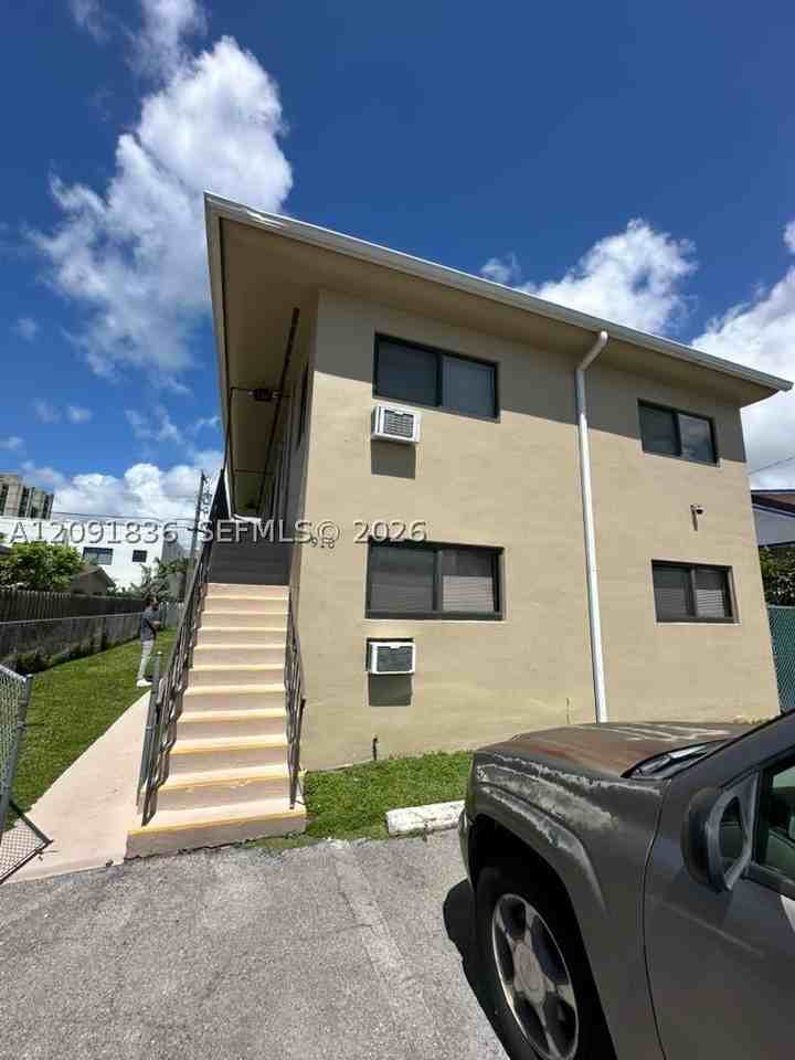 910 Sw 29th Ave #1