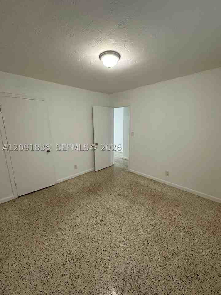 910 Sw 29th Ave #1 - Photo 6 of 13