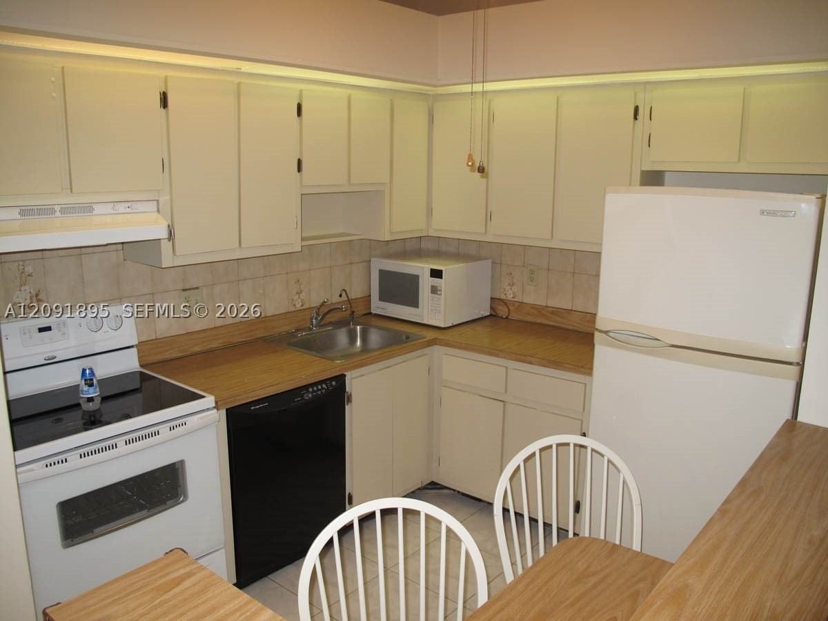 9940 S Belfort Cir #203 - Photo 2 of 6