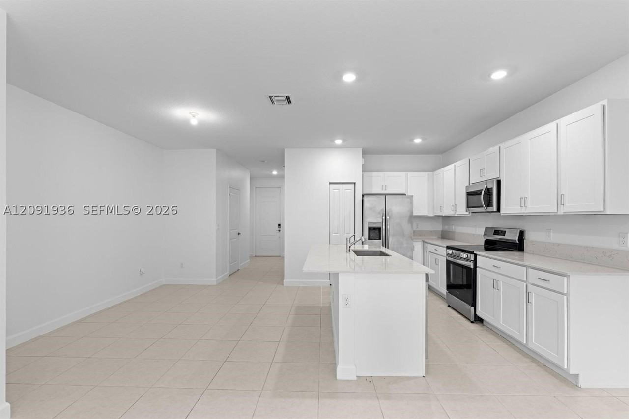 4667 Hollister Ave - Photo 6 of 35