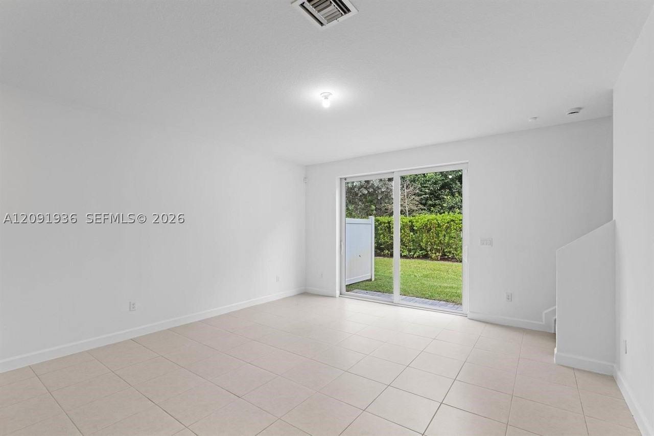 4667 Hollister Ave - Photo 7 of 35