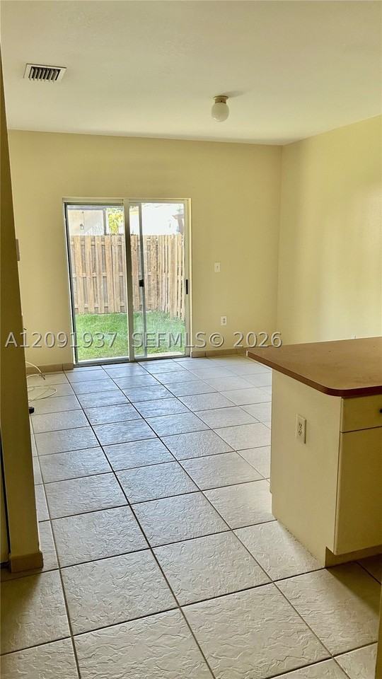 1615 Sw 3rd Ct - Photo 5 of 14