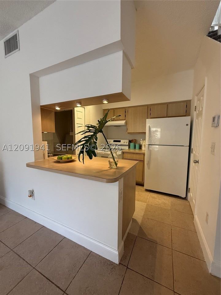 18322 Nw 68th Ave #B - Photo 4 of 16