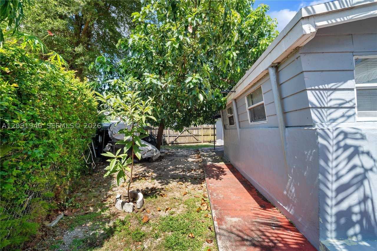 1741 Ne 178th St #B - Photo 3 of 12