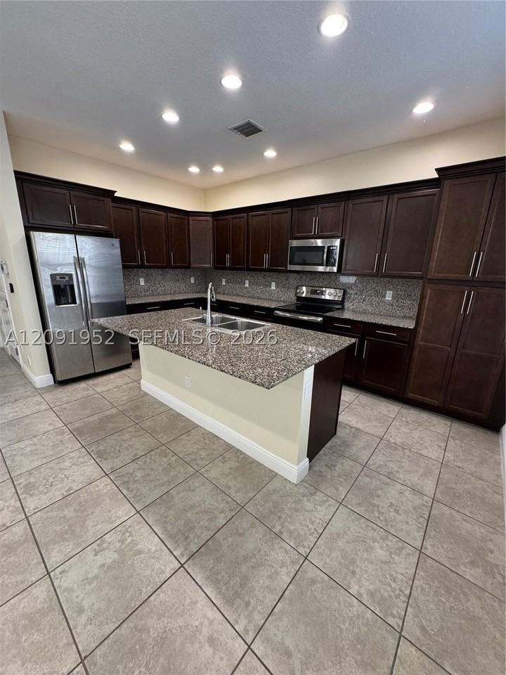 130 Nw 209th Trl #130 - Photo 5 of 26