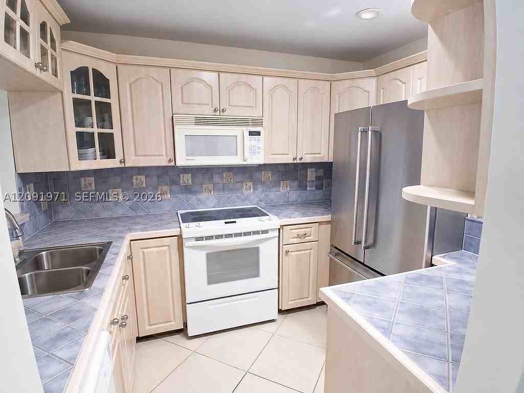 11233 Sw 88th St #202E - Photo 5 of 26