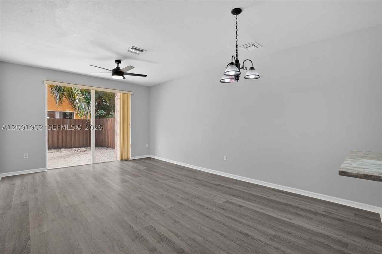 751 Se 2nd St #751 - Photo 3 of 34