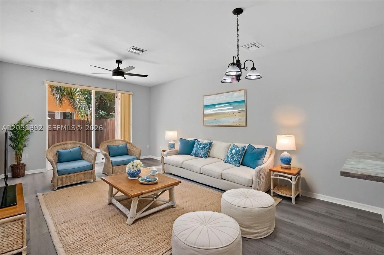 751 Se 2nd St #751 - Photo 4 of 34