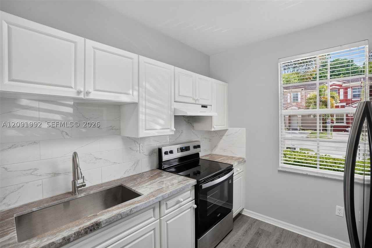 751 Se 2nd St #751 - Photo 7 of 34
