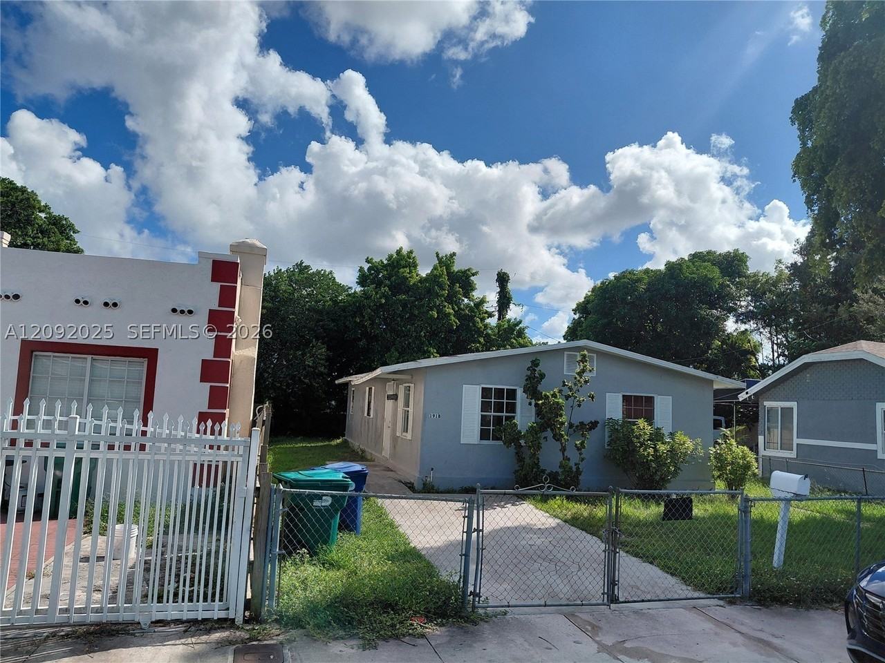 1918 Nw 47th St - Photo 2 of 13