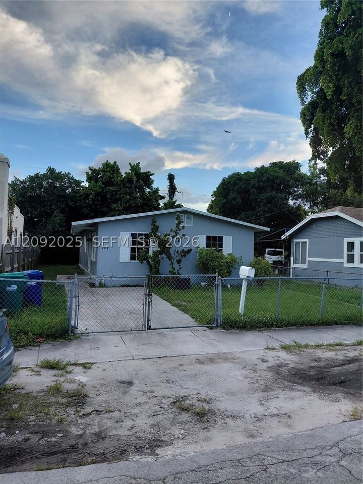 1918 Nw 47th St - Photo 3 of 13