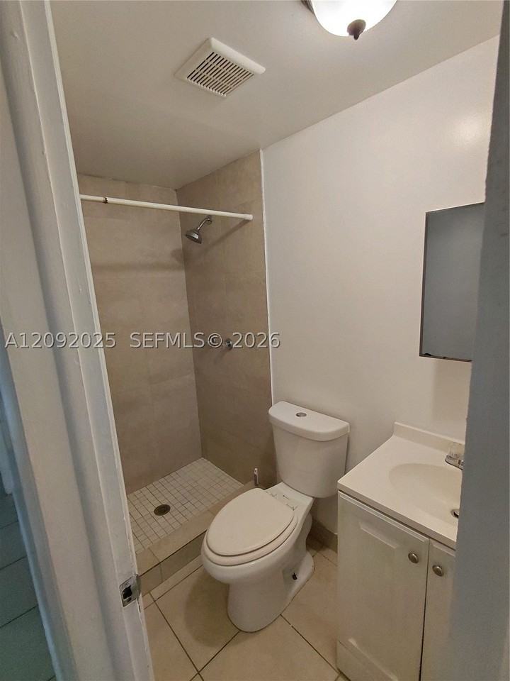 1918 Nw 47th St - Photo 6 of 13