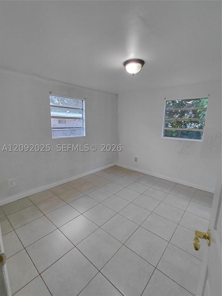1918 Nw 47th St - Photo 7 of 13