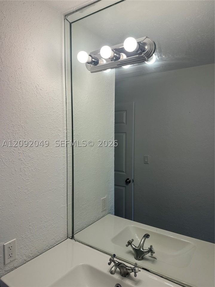 2268 Sw 81st Ave #2268 - Photo 4 of 12