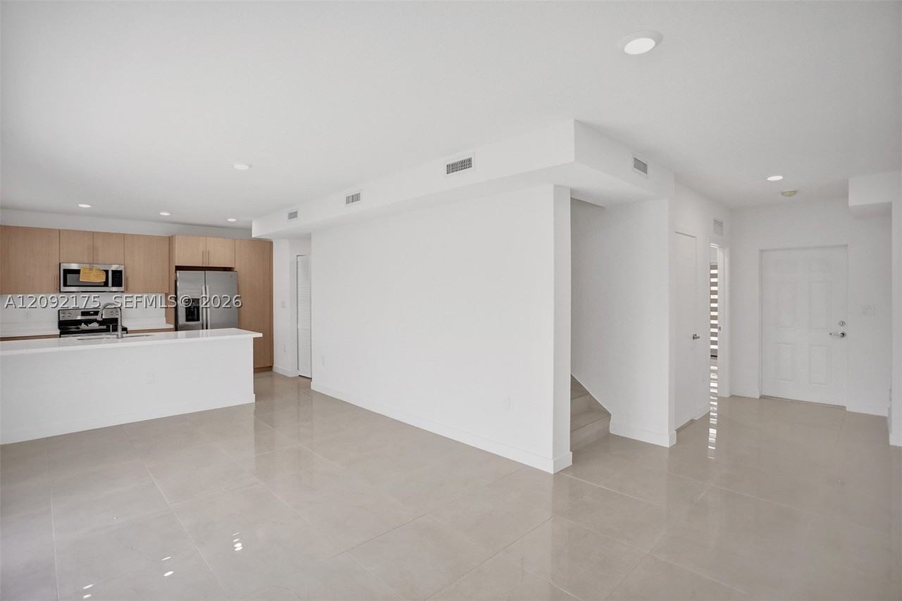 1135 Nw 1st St #1135 - Photo 4 of 50