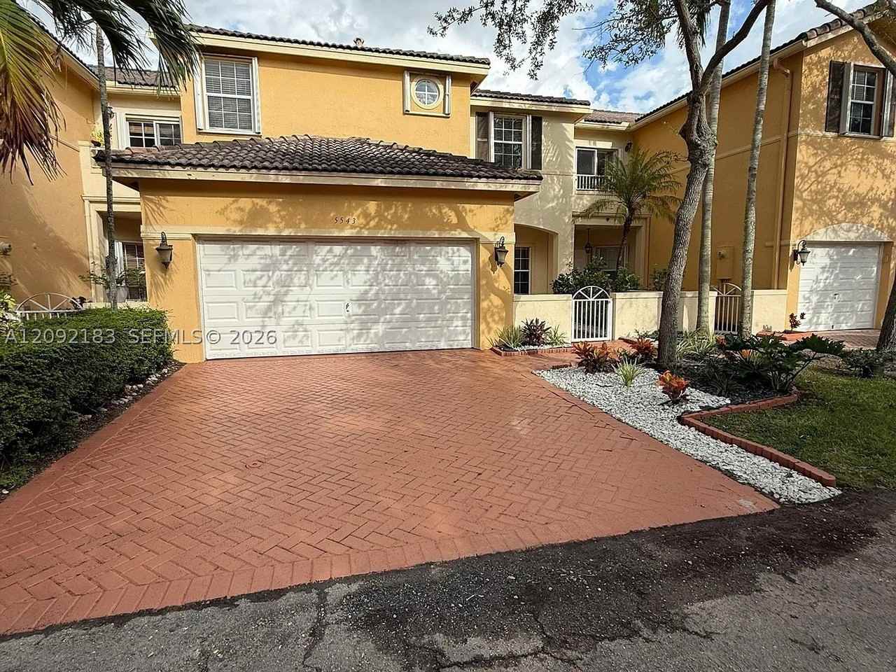5543 Nw 112th Pl - Photo 2 of 12