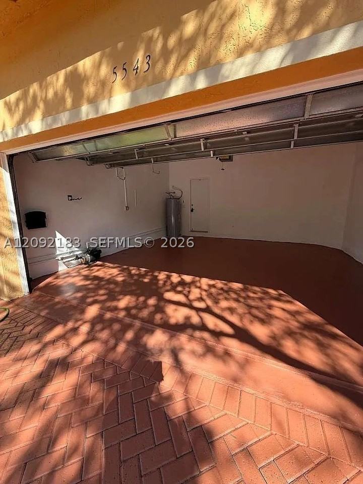 5543 Nw 112th Pl - Photo 4 of 12