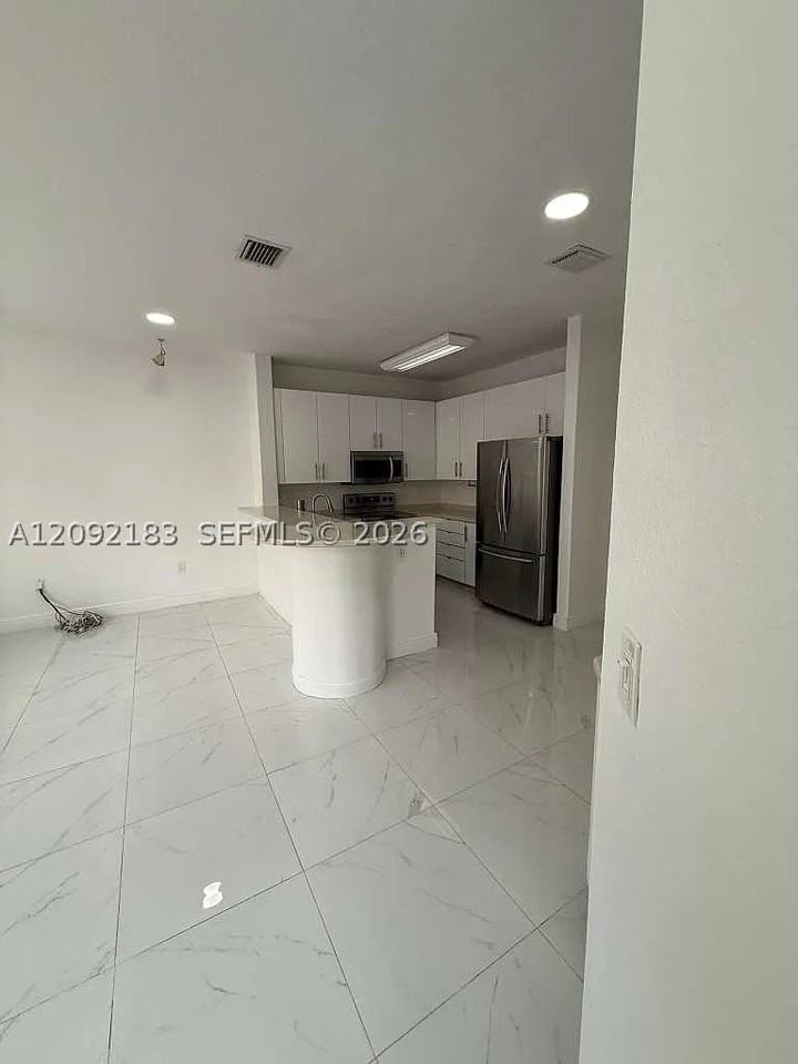 5543 Nw 112th Pl - Photo 5 of 12